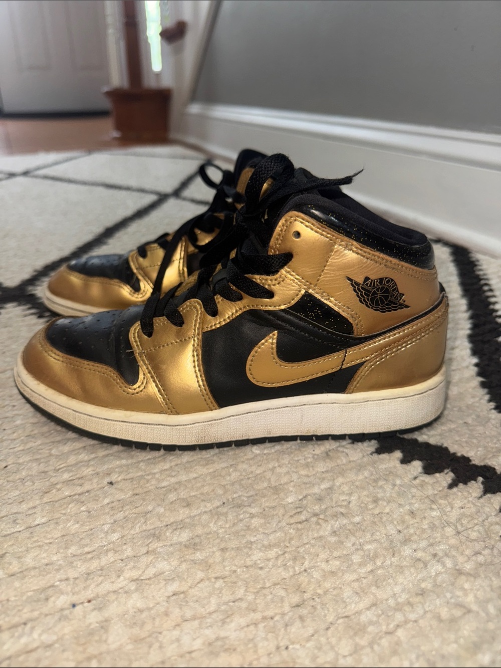 Jordan 1 SE Kids' Mid-Top metallic Gold and Black DR6967-071 5Y